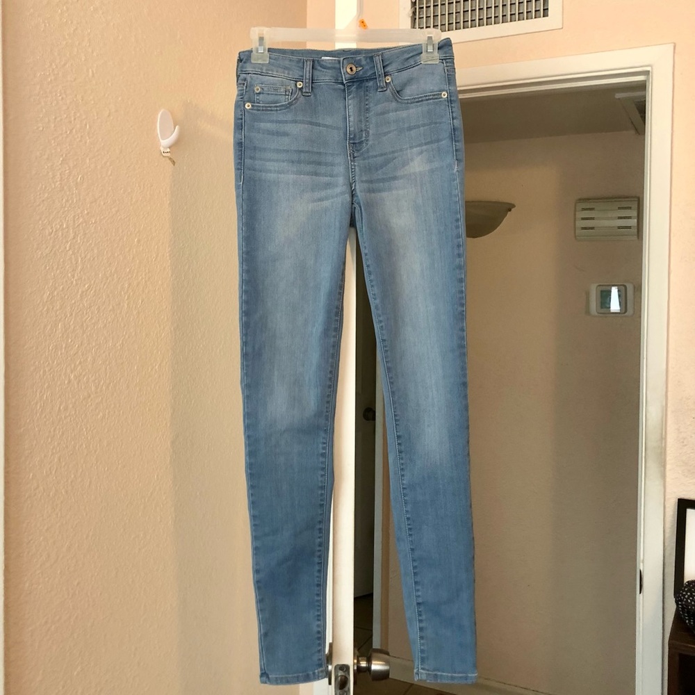 Celebrity Pink mid rise skinny jean 3